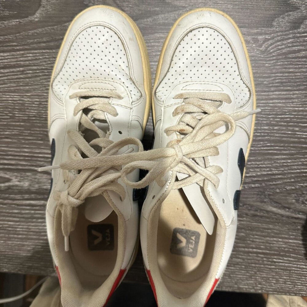 Veja V-10 US Size 8 - Picture 3 of 6